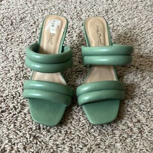 Anne Michelle double bubble strap heels size 5.5